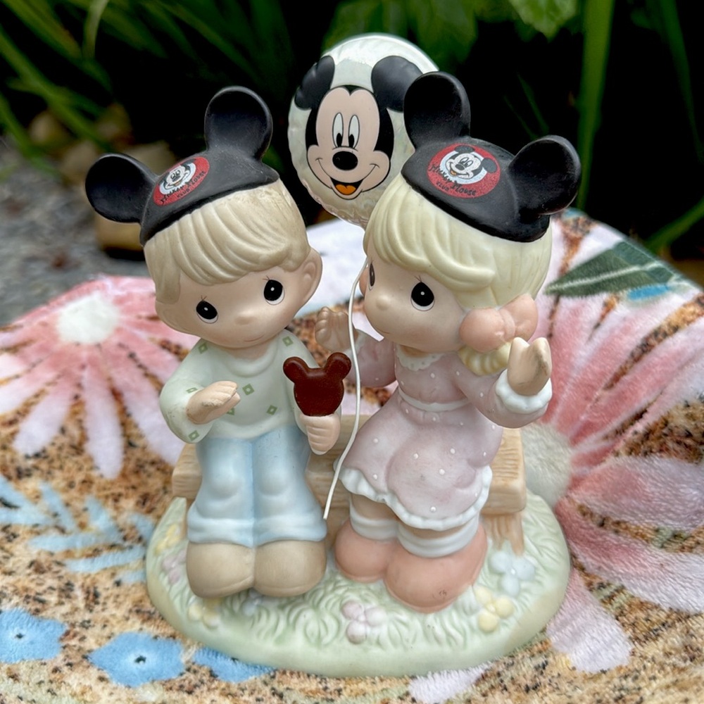 Collectors ☀️Walt Disney "Precious Moments Figurine" Retired